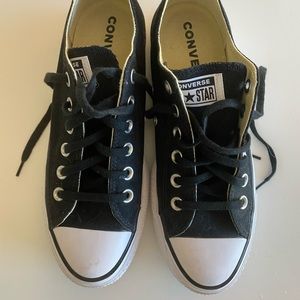 Canvas platform chuck taylor low top platform sneaker